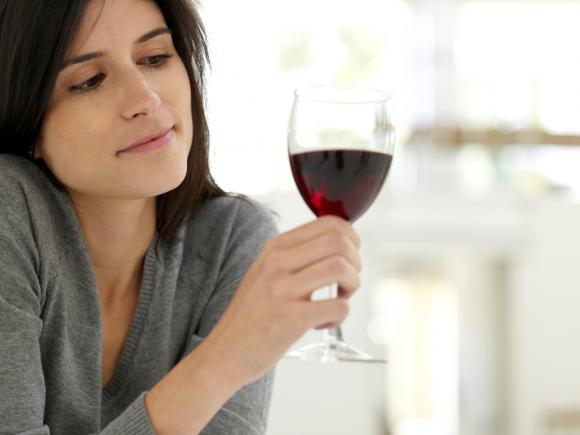 Consumir moderadamente alcohol puede aumentar el riesgo de una arritmia