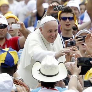 Francisco alienta a la fraternidad y la solidaridad, en un mensaje dirigido a los humildes