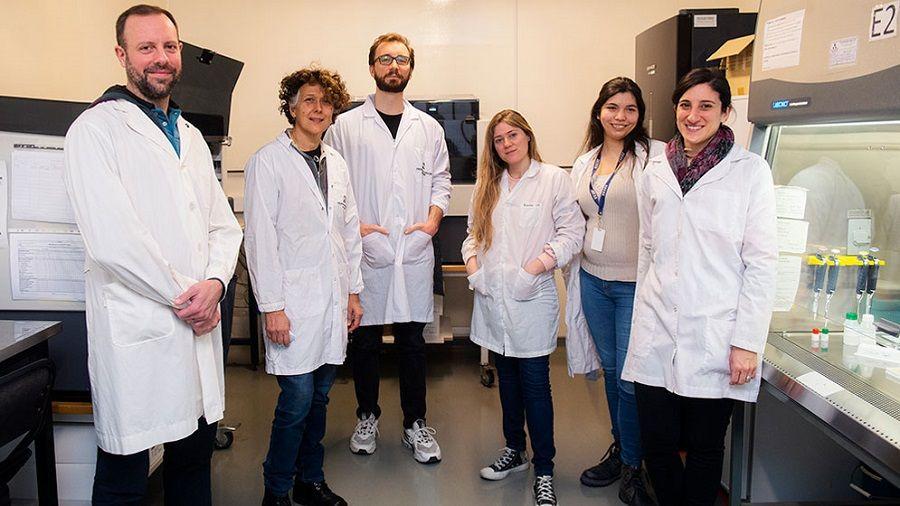 Una dosis diferente de refuerzo aumenta de manera notable la inmunidad contra ómicron en adultos mayores