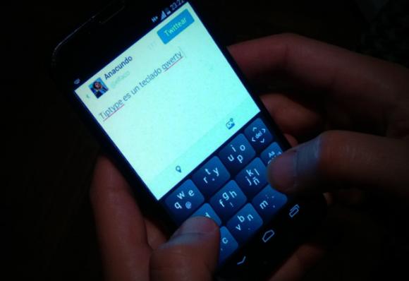 Argentinos diseñan un teclado que podría cambiar la forma de escribir en el celular