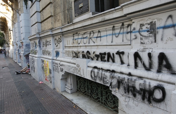 Técnicos argentinos desarrollaron pintura antigraffiti