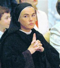 Fenómeno en España: convento de clausura atrae a decenas de jóvenes profesionales