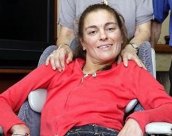 Mujer con discapacidad degenerativa encontró en la oración sentido para su dolor