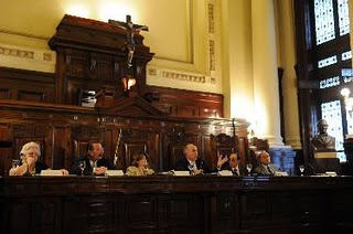 ¡91,5 % a favor de los símbolos religiosos en las salas de audiencia del Poder Judicial!