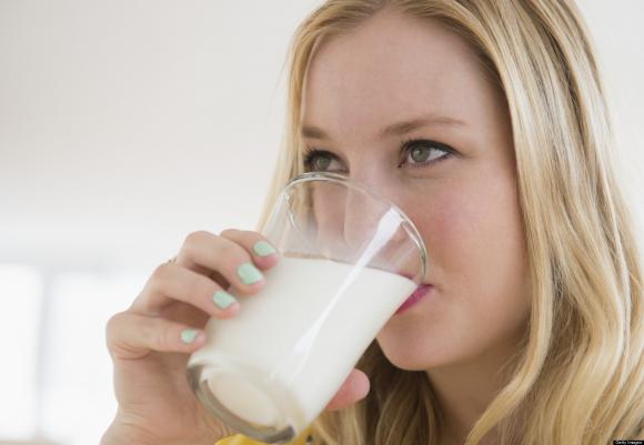 Beber grandes cantidades de leche podría no ser bueno