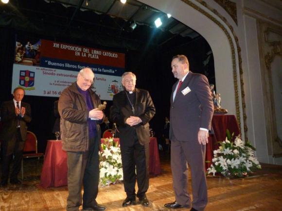 Mons. Aguer llamó a leer buenos libros sobre la familia