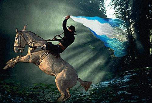 6 de noviembre: Se iza por primera vez la bandera en Malvinas