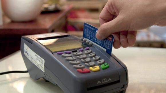 Pierde atractivo el dólar turista