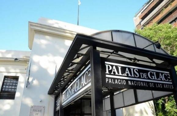 Apertura de sobres para la restauración del Paláis de Glace.