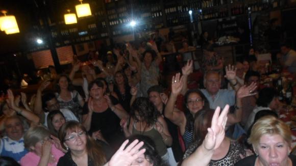 FOTOS SHOW GUSTAVO SANTILLAN EN ¨LA CANTINA DE MI TIO¨