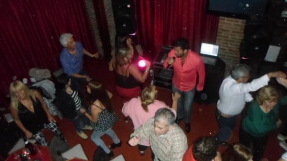 FOTOS SHOW GUSTAVO SANTILLAN EN ¨LA BARBERIA¨