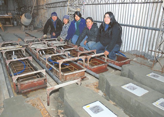 Cooperativa solidaria hace pilares del luz a bajo precio