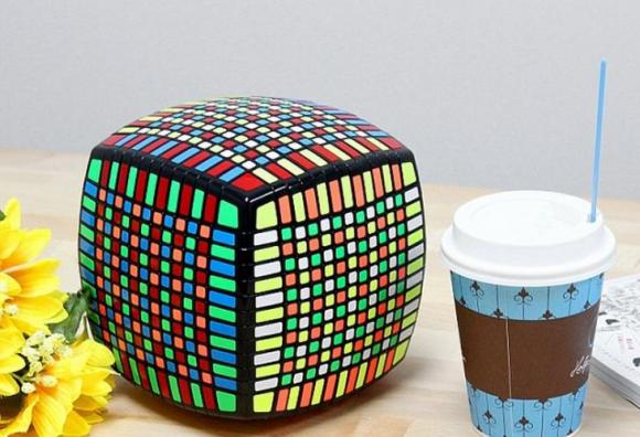 Hong Kong crea un cubo rubik gigante