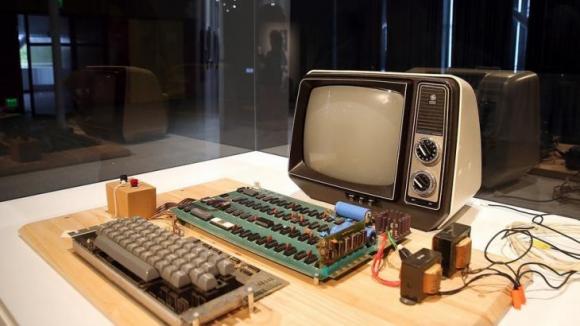 Subastan la primer computadora de Apple