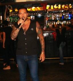 FOTOS SHOW GUSTAVO SANTILLAN EN ¨CATALEJO¨