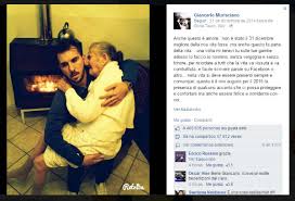 Conmovedor mensaje de joven italiano teniendo en sus brazos a su abuela materna