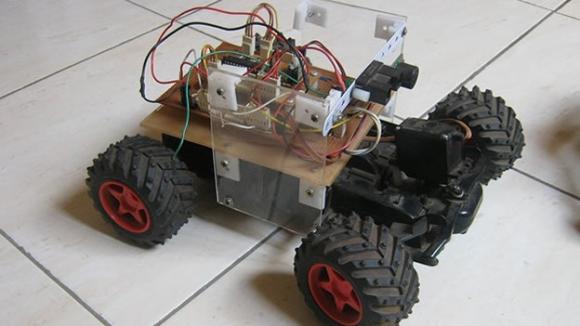 Los niños de 6 años en Uganda están aprendiendo a hacer robots