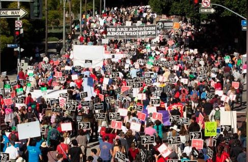 Estados Unidos: Miles marchan en defensa de la vida en Los Ángeles