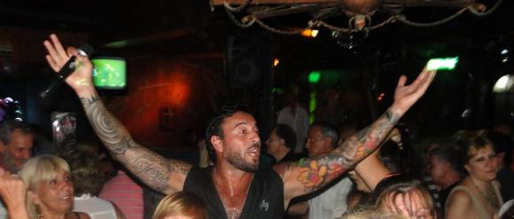 FOTOS SHOW GUSTAVO SANTILLAN EN ¨LA VENTOLA¨