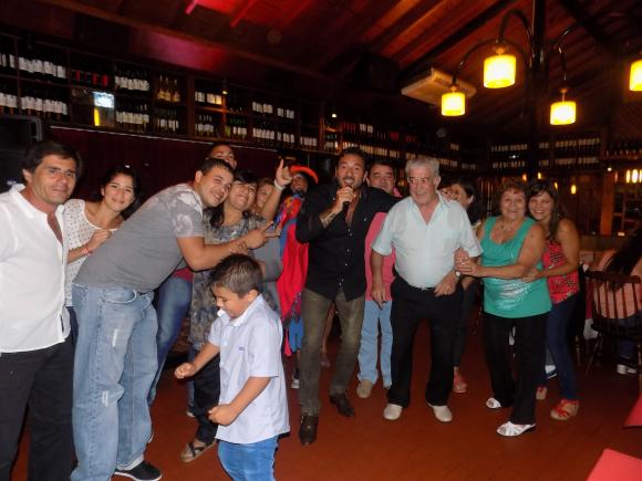 FOTOS SHOW GUSTAVO SANTILLAN EN ¨LA CANTINA DE MI TIO¨