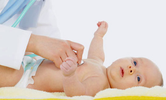 Cardiopatías congénitas: se opera a un bebé por día