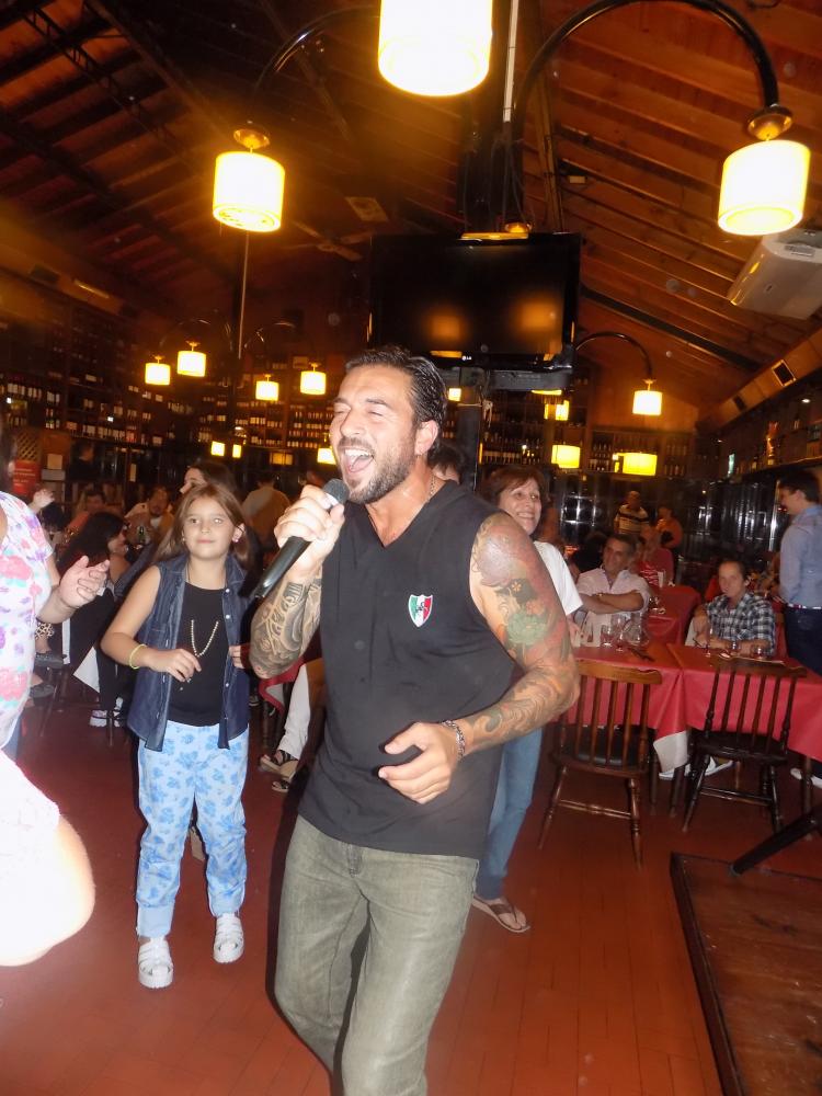 FOTOS SHOW GUSTAVO SANTILLAN EN ¨LA CANTINA DE MI TIO¨