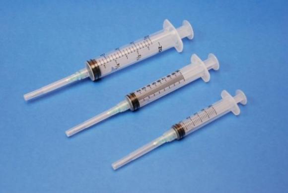 Presentan política mundial para el uso de jeringas descartables