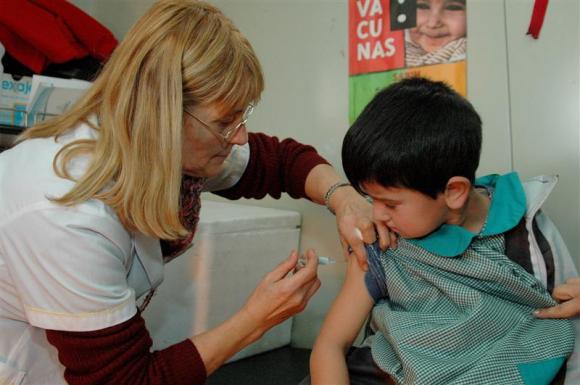 Más de 280 mil chicos de 6 años deben tener vacunas al día 