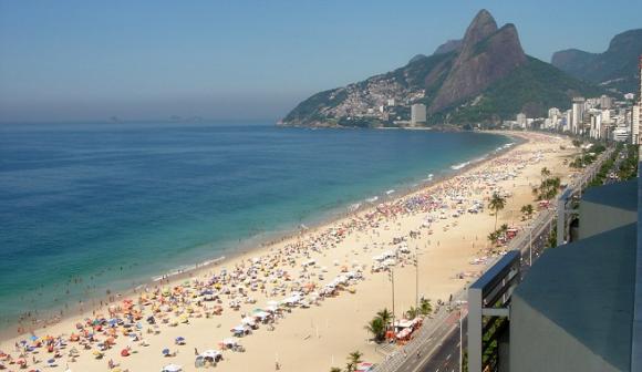 Contaminación de arena en playas de Río de Janeiro
