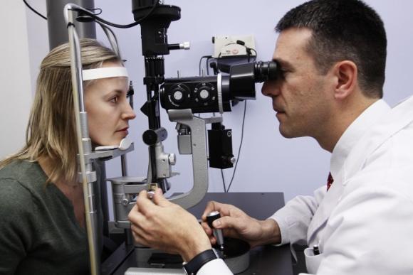 El Hospital Italiano invita a la comunidad a realizarse controles de la presión ocular