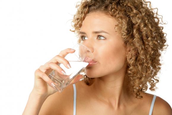 Hay que tomar agua aun sin sed para evitar el golpe de calor