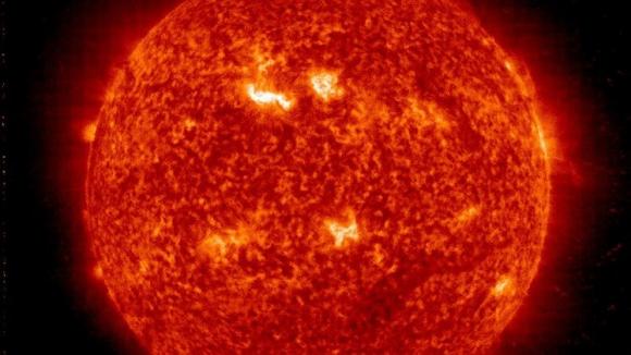 ecnología Una tormenta solar amenaza las comunicaciones por satélite y redes energéticas