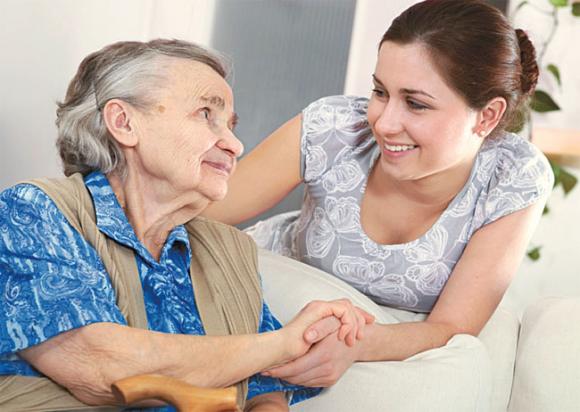 Charla informativa sobre el curso para aprender a cuidar abuelos y chicos