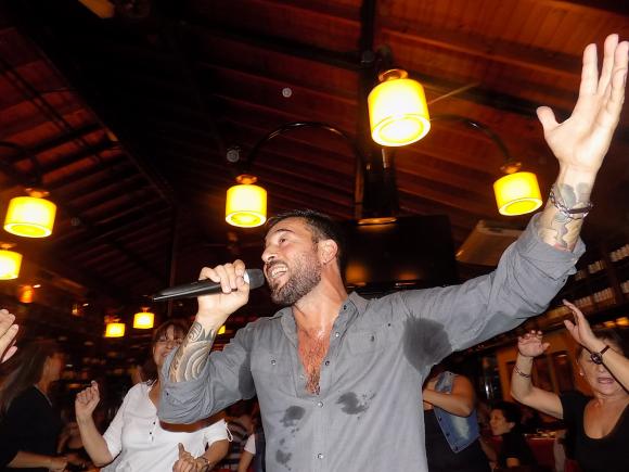 FOTOS SHOW GUSTAVO SANTILLAN EN ¨LA CANTINA DE MI TIO¨