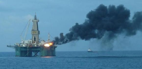 Falla en plataforma petrolera en el Mar Argentino: advertencia de Cancillería