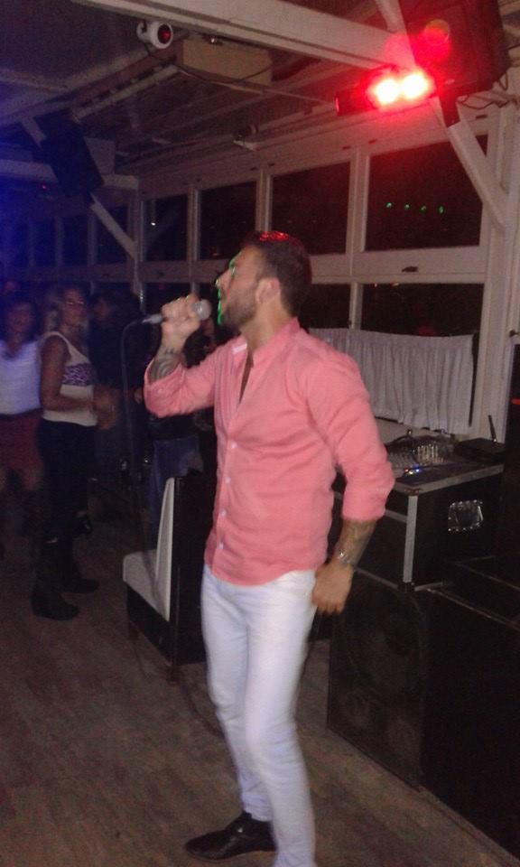 FOTOS SHOW GUSTAVO SANTILLAN EN ¨ DOVER¨