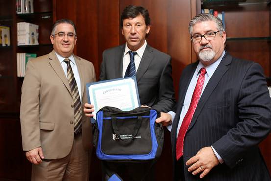 Posse firmó un convenio de capacitación en enfermería con la Universidad de Florida