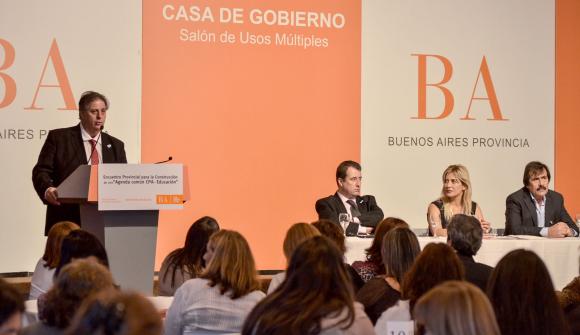 Presentan la primera guía para que los docentes prevengan adicciones en las escuelas