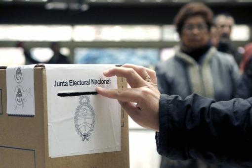 La Iglesia lamenta la “farandulización” de la política y pide propuestas a los presidenciables