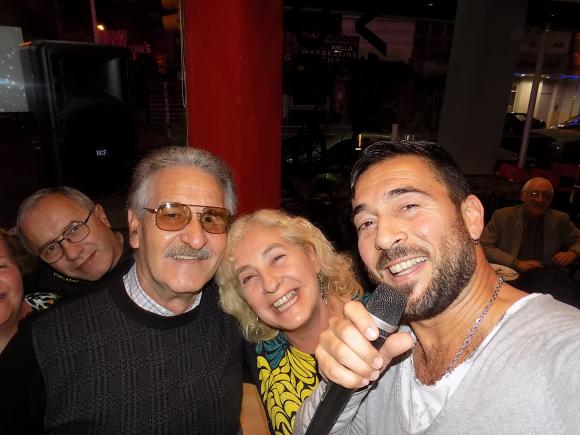 FOTOS SHOW GUSTAVO SANTILLAN EN ¨9 REINAS¨