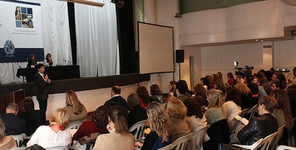 La comunicación virtual: ¿Afecta la convivencia escolar?