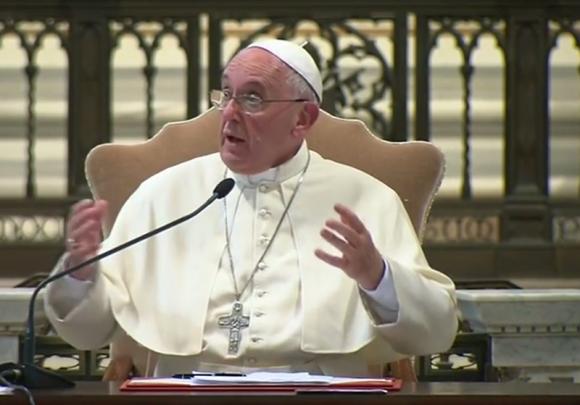 Francisco habla con sacerdotes de todo el mundo