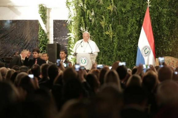 Francisco pidió atacar la corrupción y atender a los pobres