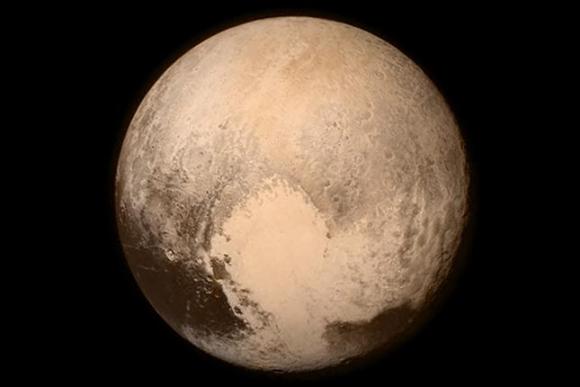 La nave New Horizons llega al misterioso Plutón