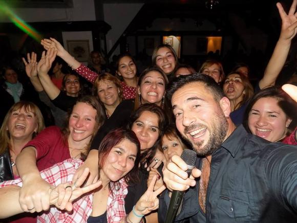 FOTOS SHOW GUSTAVO SANTILLAN EN ¨ DIE ENGEL¨