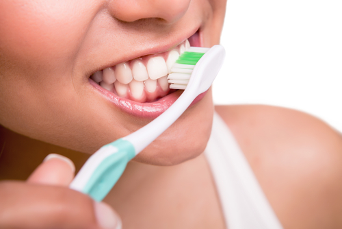 El buen uso del cepillo de dientes previene infecciones 