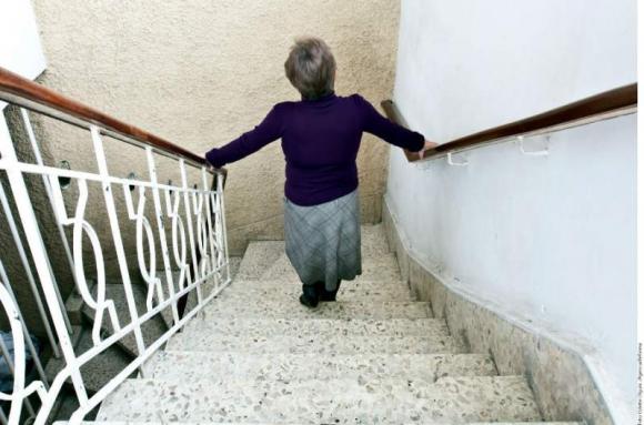 Charla sobre prevención de caídas ¿cómo vivir de forma activa y segura?