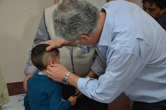 Un niño podrá oír gracias a un implante en el Hospital Materno Infantil de San Isidro