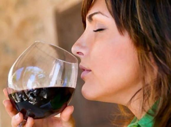 El alcoholismo sería la potencial causa de un ACV o infarto