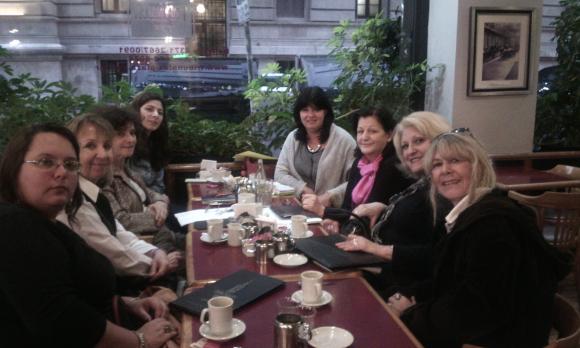 CAFE MEDIANTE EN TRIBUNALES PLAZA